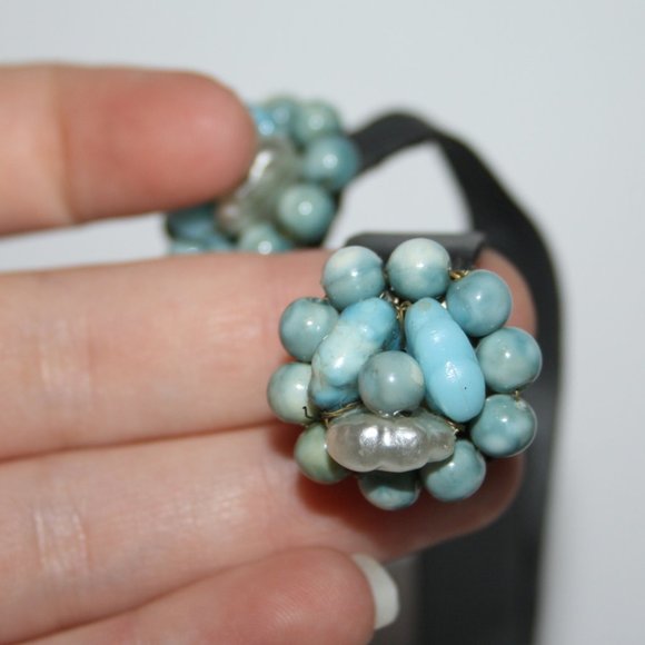 Vintage blue clip on earrings - Picture 3 of 4